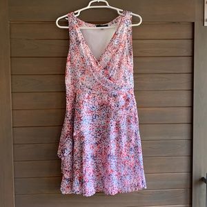 Colorful summer dress with fun and flowy layers! Banana Republic, Size 6